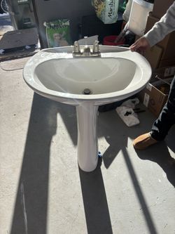 Pedestal Sink With Faucet