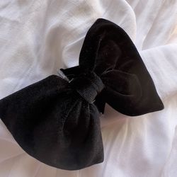 Black Velvet Bow hair Accessories Acrylic Hair Claw NWOT