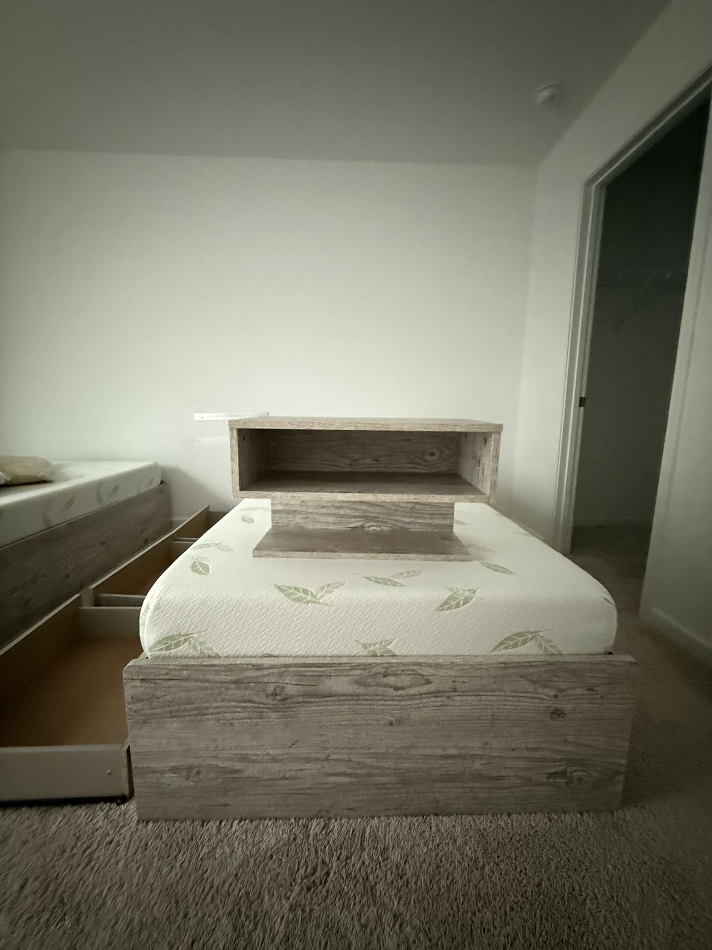 Like new/ gently used twin Bed w/ Floating Night Stand