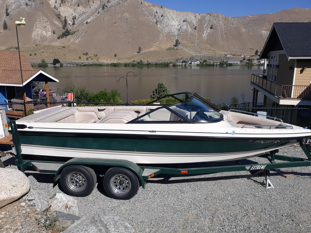 1998 Calabria Ski Boat 20 Ft.  