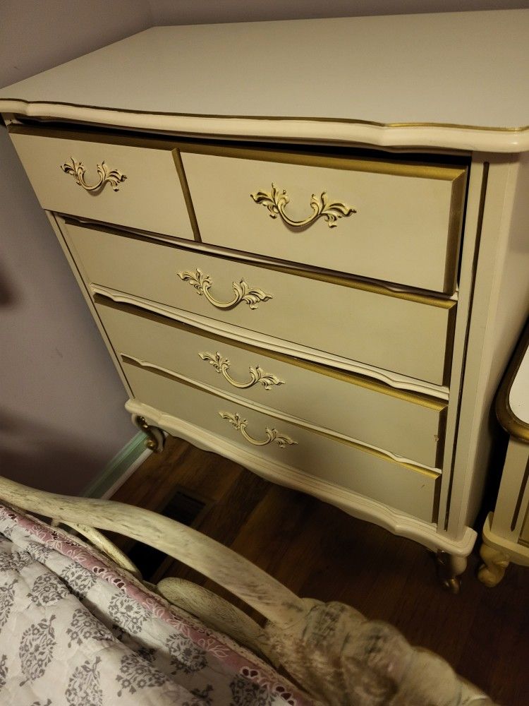 French Provincial Set Of Chest Of Drawers And Hope Chest