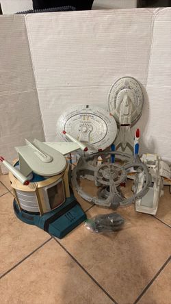 STAR TREK VEHICLE ENTERPRISE ACTION FIGURE LOT 6
