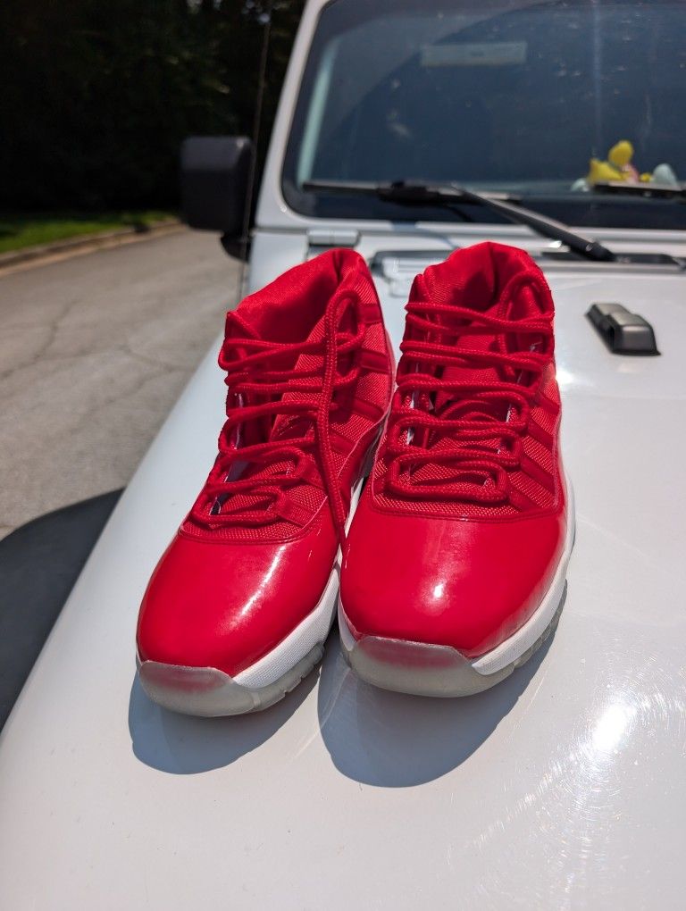 Air Jordan Sneaker Retro 11 High red