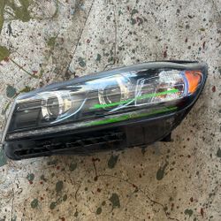 2019 Kia Sorento Driver Side Headlight