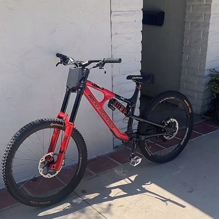 *READ DESC* Rocky Mountain DH Slayer