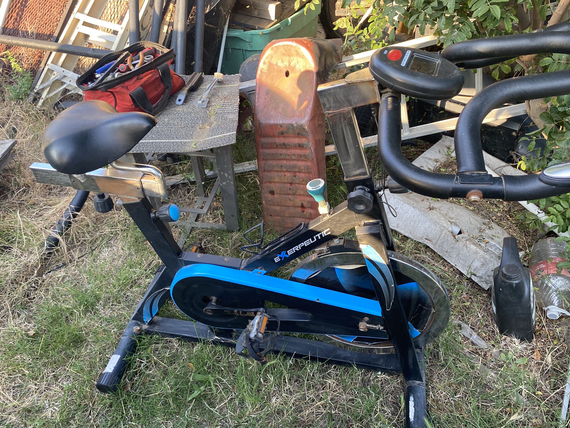 EXERCISE EQUIPMENT.. BOTH WORK FINE WERE IN SHED  FREE!  FREE! 