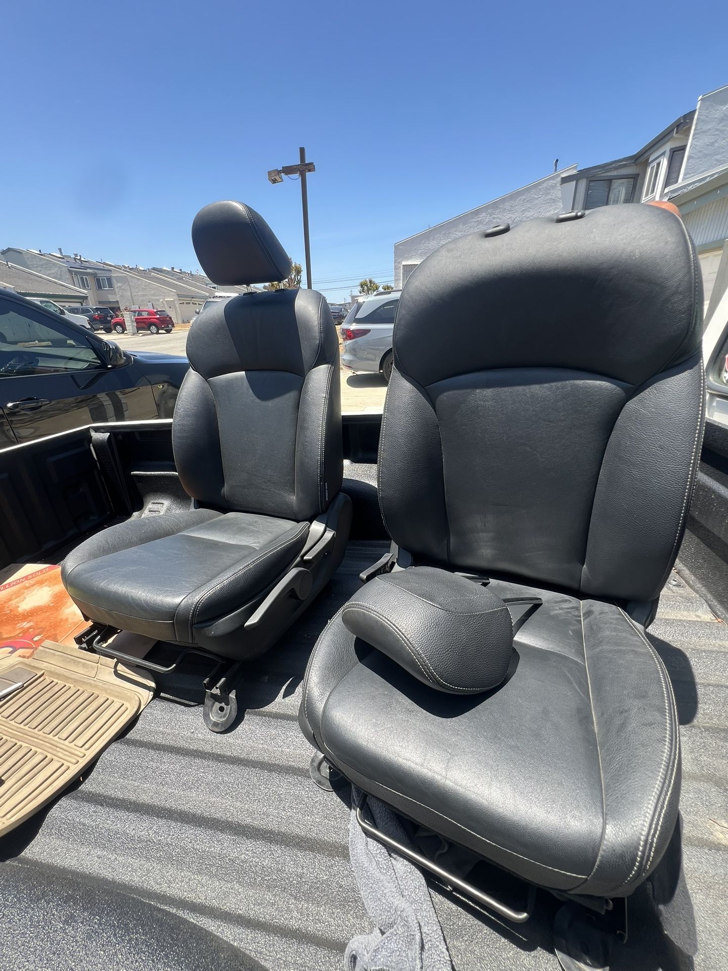 Leather front Bucket seats