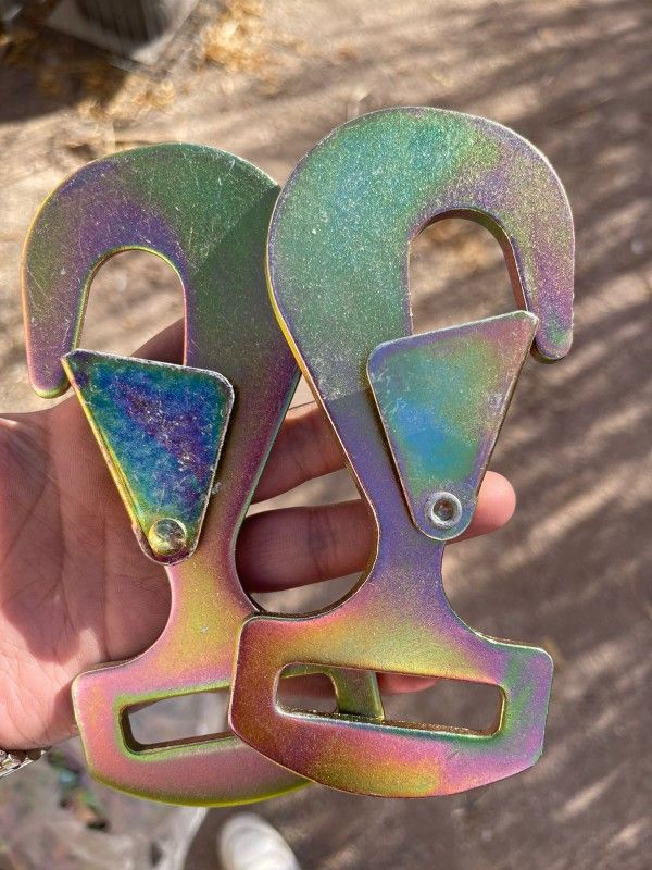 Metal Snap Hook Twisted