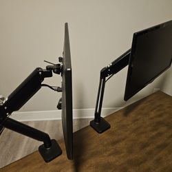 2X LG 24in LED Monitors with mounting arms