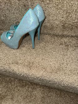 Baby Blue Heels (size 8)