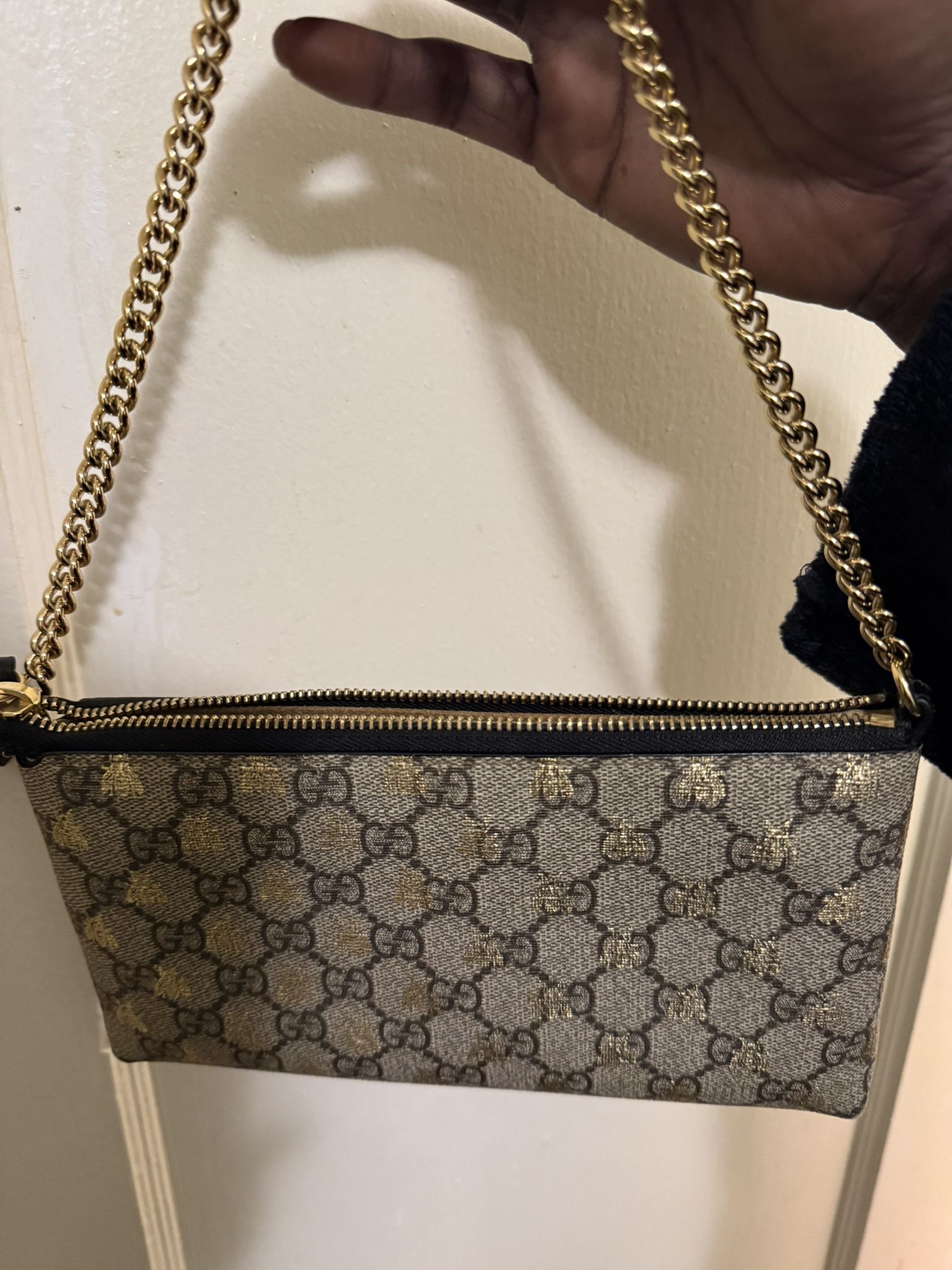 GG Supreme Bee Wallet On Chain