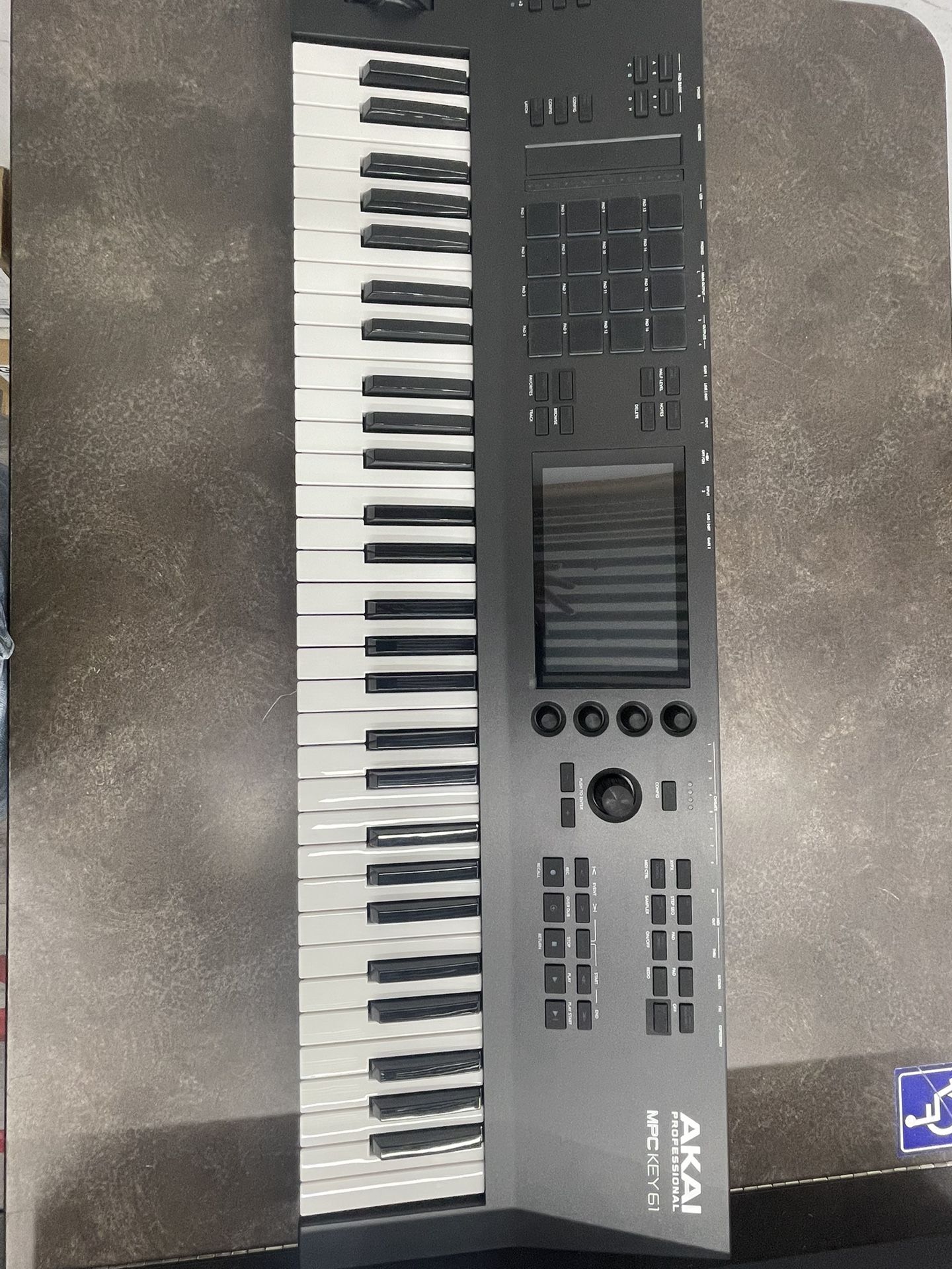 Akai Professional MPC Key 61 Standalone MPC Synthesizer Keyboard
