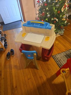 CHILDRENS DESK