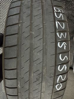(1) 20” Bridgestone 235/55/20 used tire like new