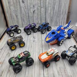 Hot Wheels - Lot of 7 small monster trucks and the hot wheels shark extreme
