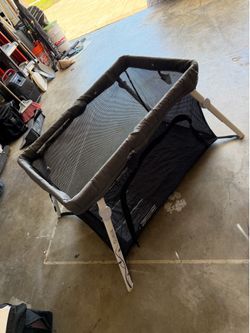 Guava Travel Crib