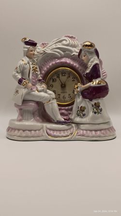 Victorias style Porcelain Figurine Quartz Mantel Clock
