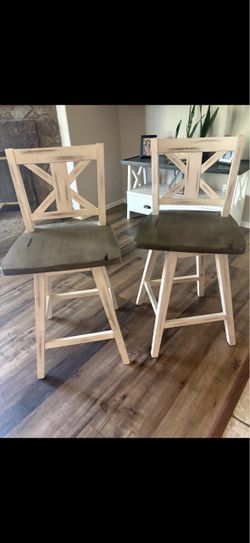 2 Wooden barstools