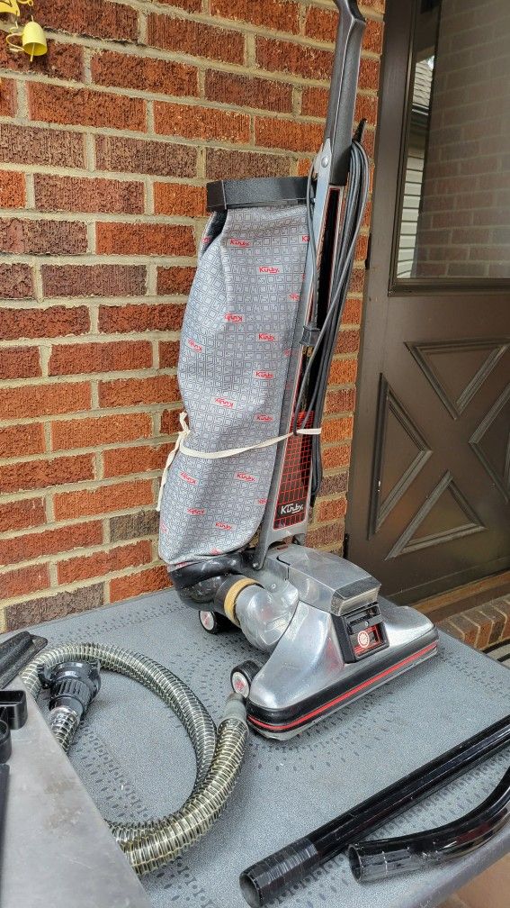 VINTAGE KIRBY HERITAGE VACUUM CLEANER W/ attachments & 2 Extra Bags