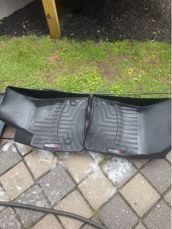 Weather Tech 2023 Gmc Acadia mats, used and in good condition