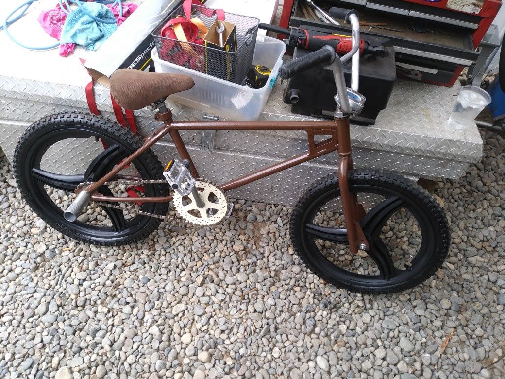 VINTAGE HUFFY PRO THUNDER BMX BIKE CUSTOM RESTORED