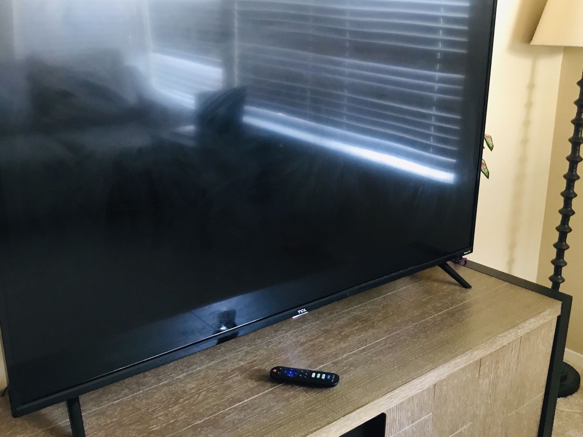 TCL 55S425 55 inch 4K Smart LED Roku TV (2019) With Crack On The Screen