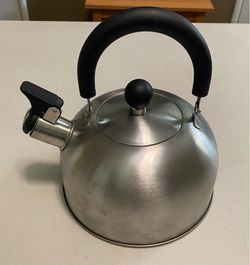 STAINLESS STEEL WHISTLING TEA KETTLE