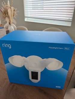 Ring Floodlight Cam Plus white