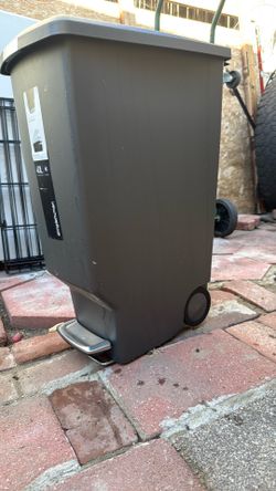 Trash can