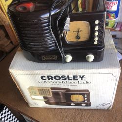 Vintage Repro Radio/cassette See Discription