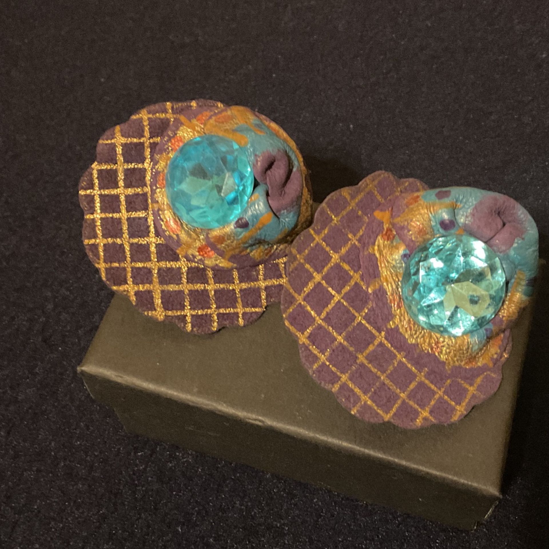 Vintage Purple Hat 👒 Earrings With Large Turquoise Rhinestone