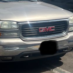 99-06 GMC Yukon Headlights OEM