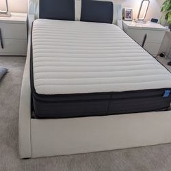 Full Size White Bedroom Set With 2 Nightstands And Mattress & Lamps 