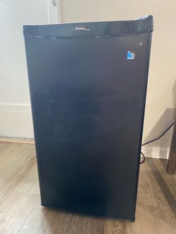 Mini fridge