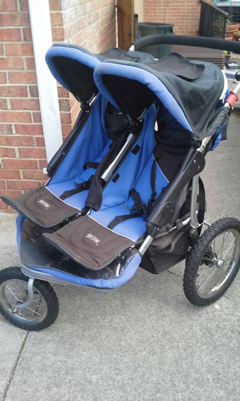 Double jogger stroller