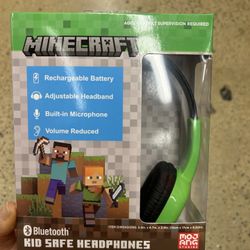 NWT Minecraft Bluetooth Kids Safe Headphones 