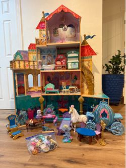 Disney Princess The Little Mermaid dollhouse castle with Cinderella Carriage