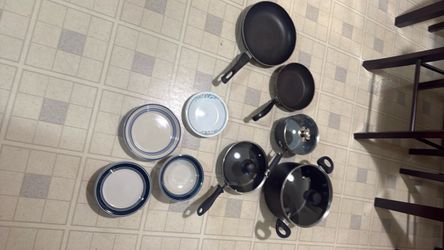 Cookware/dinnerware Pots, pans + plates/bowls