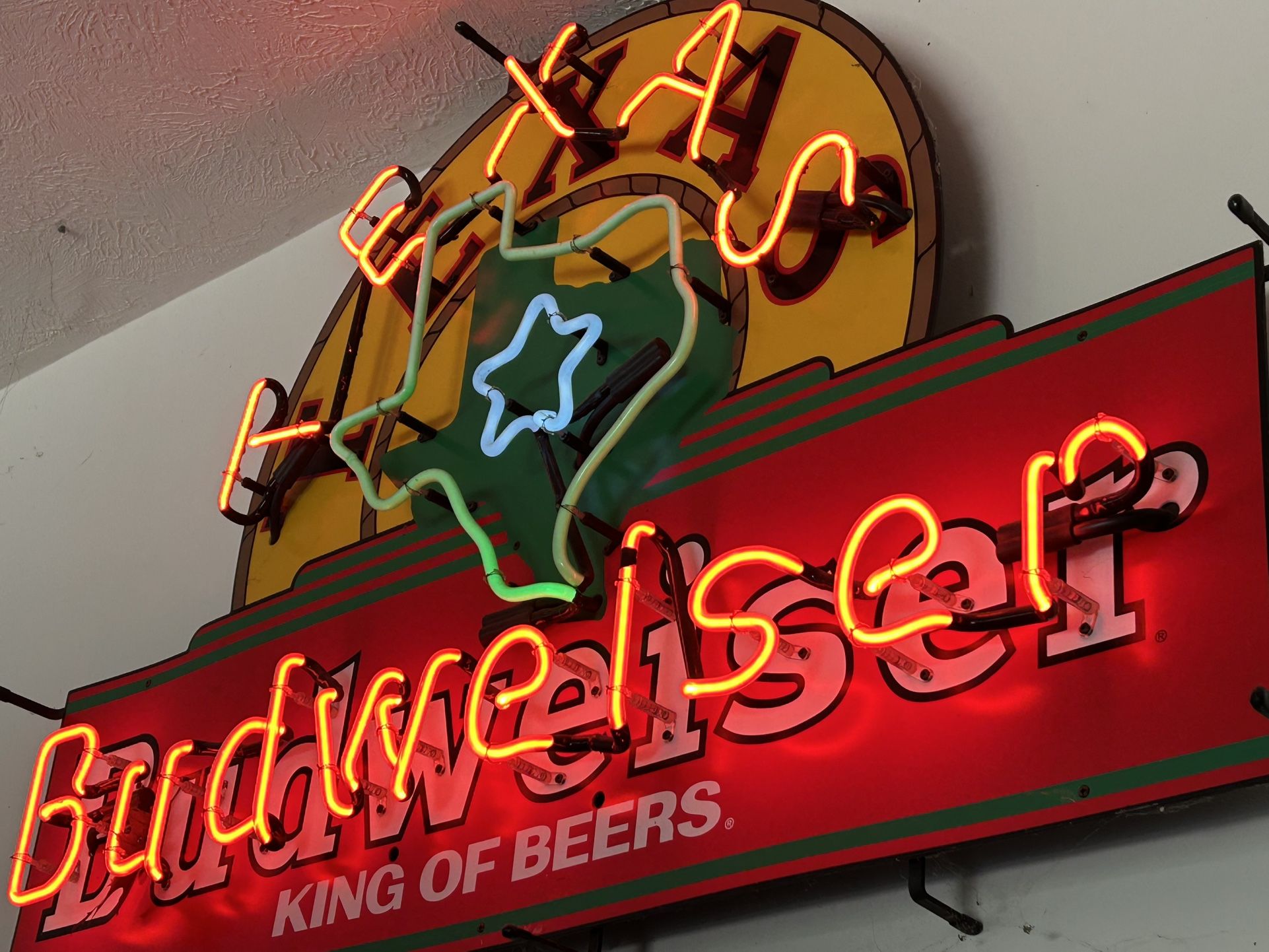 Vintage Budweiser Neon Sign – Texas Edition – “King of Beers” Bar Ligh - $350