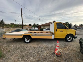 2005 GMC G3500 flat bed work truck utility