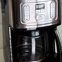Cuisinart 14 Cup Programmable Coffeemaker, Brew Strength Setting, Self cleaning, Auto Options, less than half the price at Walmart