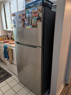 Insignia Stainless Steel Refrigerator 18 CU Ft