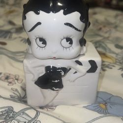 Betty Boop Salt & Pepper Shaker