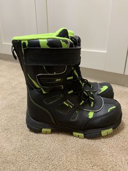Boys/youth Snow Boots - Size 2