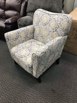 ACCENT CHAIR