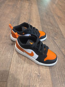 Jordan 1 low alt little kids shoes size 2.5Y