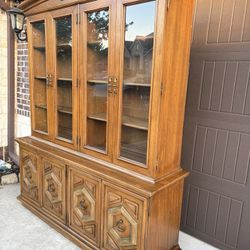 Gorgeous SOLID WOOD China Cabinet. Very good condition, HEAVY and SOLID!!!