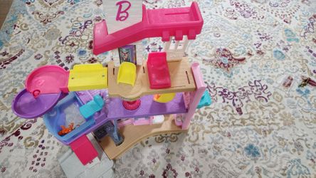 Barbie House (Fisher Price Little People Barbie Little House)