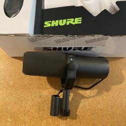 Shure SM7B Cardioid Dynamic Microphone recording