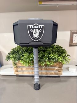 Raiders hammer